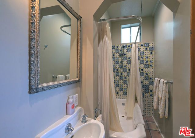 6855 Los Altos Place, Los Angeles, CA 90068