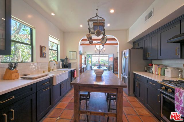 6855 Los Altos Place, Los Angeles, CA 90068