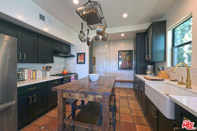 6855 Los Altos Place, Los Angeles, CA 90068