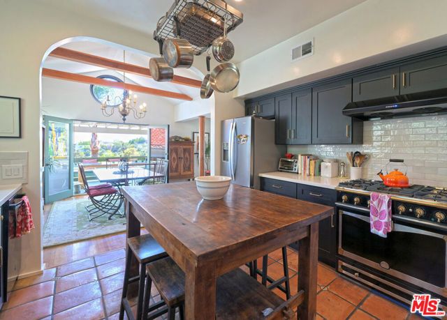6855 Los Altos Place, Los Angeles, CA 90068