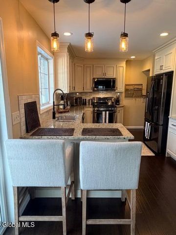 7 Harmon Road, Glenville, NY 12302