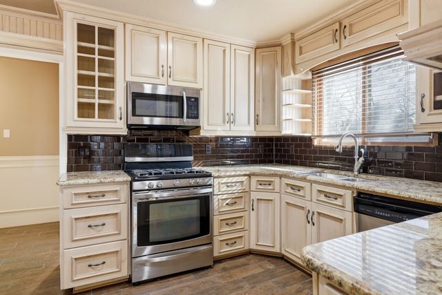 809 Cardinal Circle, Bedford, TX 76022