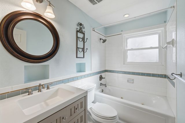 809 Cardinal Circle, Bedford, TX 76022