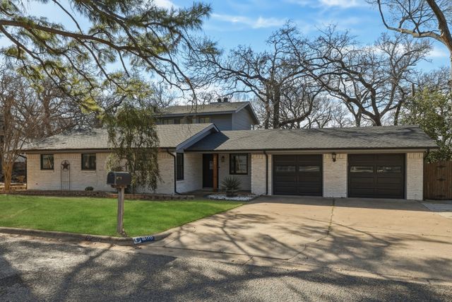 809 Cardinal Circle, Bedford, TX 76022