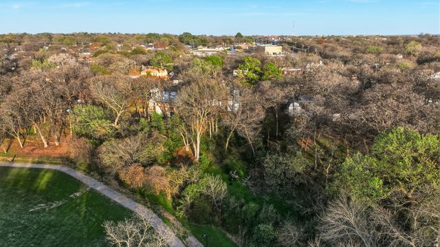 809 Cardinal Circle, Bedford, TX 76022