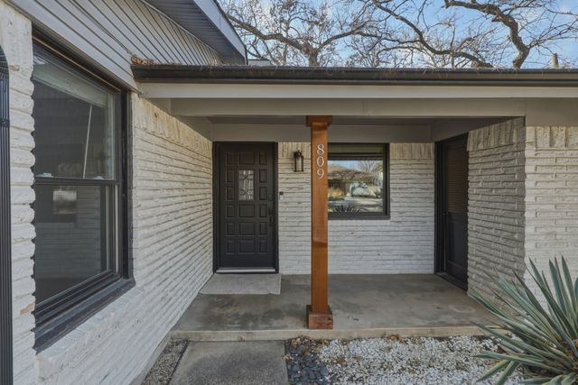 809 Cardinal Circle, Bedford, TX 76022