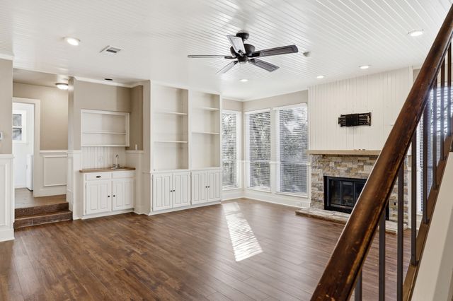 809 Cardinal Circle, Bedford, TX 76022