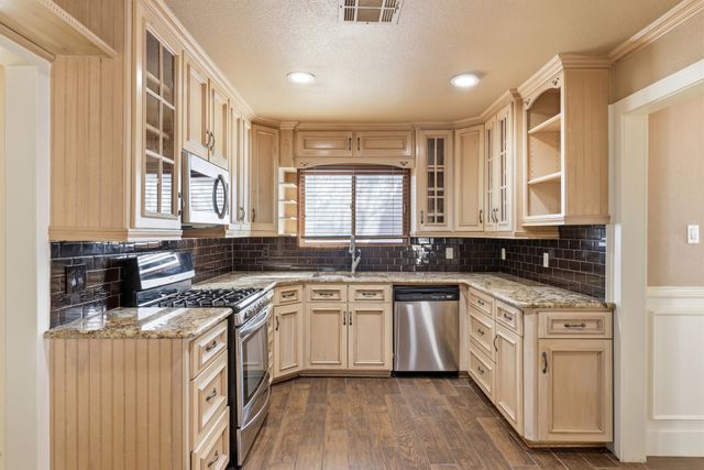 809 Cardinal Circle, Bedford, TX 76022