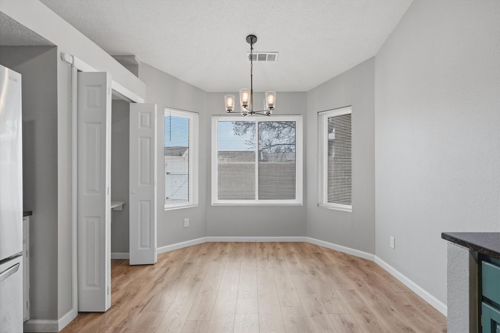 Image 10 of property listing at 4608 Fairfax Drive NW, Albuquerque, NM 87114