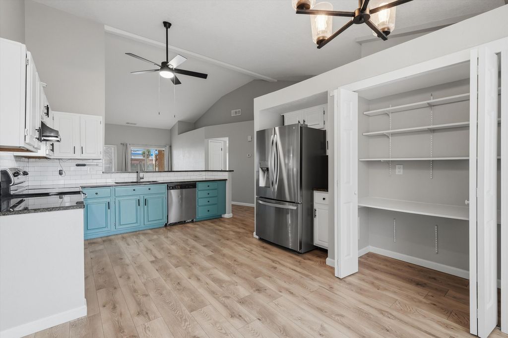 Image 11 of property listing at 4608 Fairfax Drive NW, Albuquerque, NM 87114