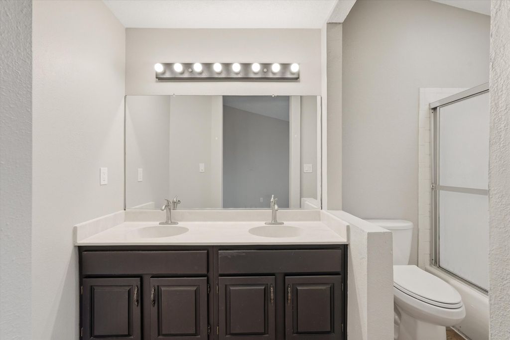 Image 16 of property listing at 4608 Fairfax Drive NW, Albuquerque, NM 87114