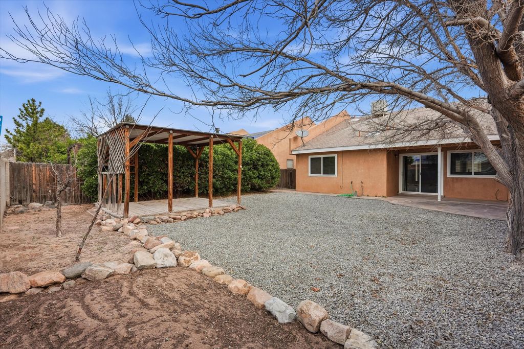 Image 24 of property listing at 4608 Fairfax Drive NW, Albuquerque, NM 87114