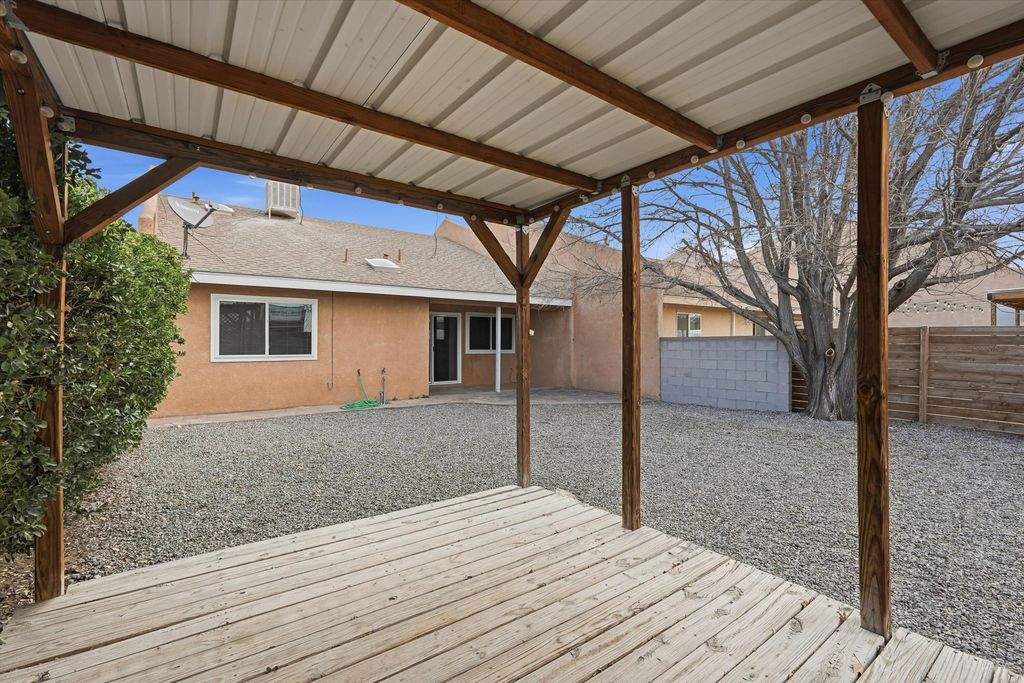 Image 27 of property listing at 4608 Fairfax Drive NW, Albuquerque, NM 87114