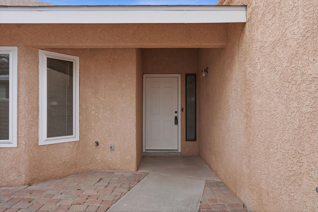 Image 3 of property listing at 4608 Fairfax Drive NW, Albuquerque, NM 87114