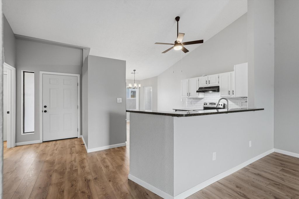 Image 6 of property listing at 4608 Fairfax Drive NW, Albuquerque, NM 87114