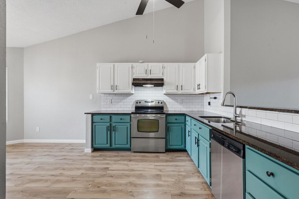 Image 7 of property listing at 4608 Fairfax Drive NW, Albuquerque, NM 87114