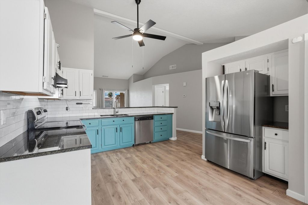 Image 9 of property listing at 4608 Fairfax Drive NW, Albuquerque, NM 87114