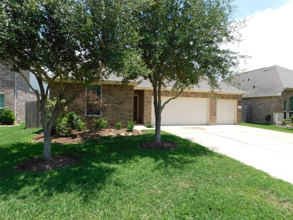 217 Harbor Bend Lane, League City, TX 77539