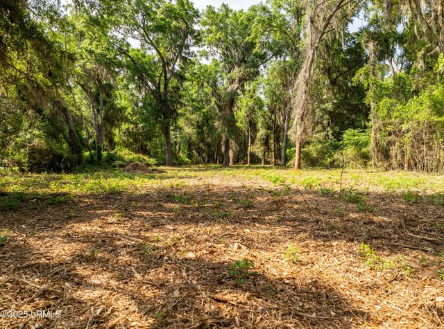 16 Comfort Point, St. Helena Island, SC 29920