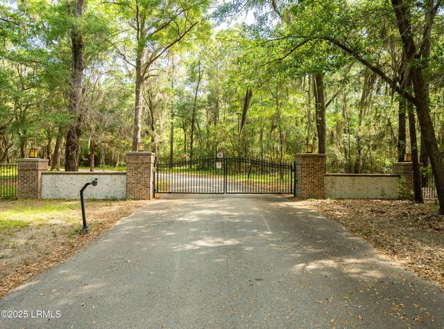 16 Comfort Point, St. Helena Island, SC 29920