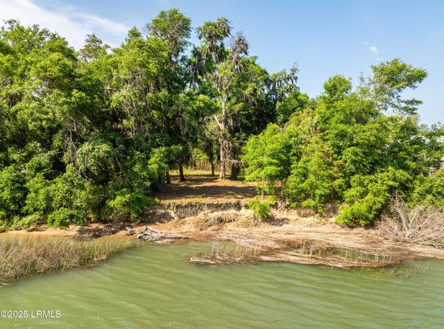 16 Comfort Point, St. Helena Island, SC 29920