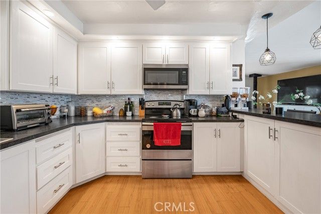 23777 Mulholland Highway 86, Calabasas, CA 91302