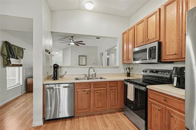11917 MANGO GROVES BOULEVARD, Seffner, FL 33584