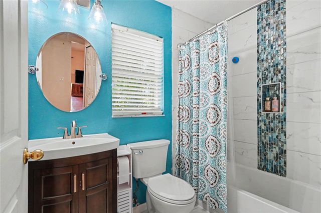 11917 MANGO GROVES BOULEVARD, Seffner, FL 33584