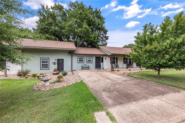 1848 Rolling Hills Drive, Fayetteville, AR 72703