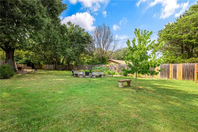 1848 Rolling Hills Drive, Fayetteville, AR 72703