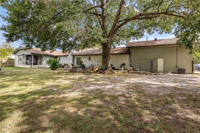 1848 Rolling Hills Drive, Fayetteville, AR 72703