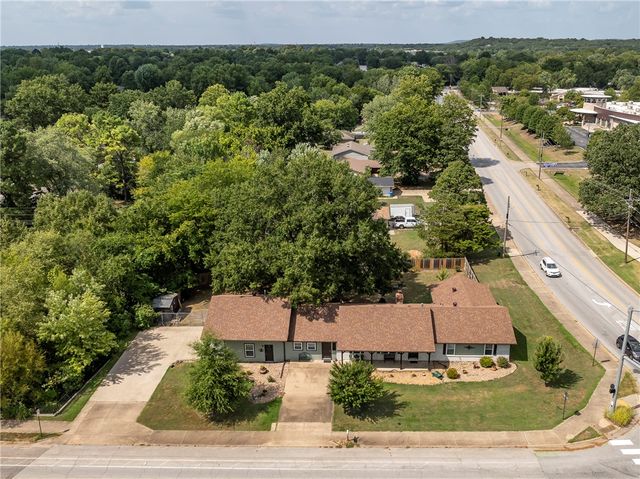 1848 Rolling Hills Drive, Fayetteville, AR 72703