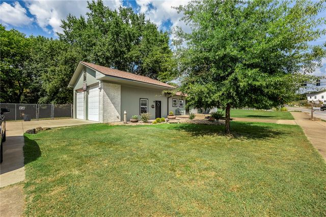 1848 Rolling Hills Drive, Fayetteville, AR 72703