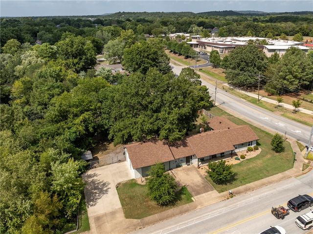 1848 Rolling Hills Drive, Fayetteville, AR 72703