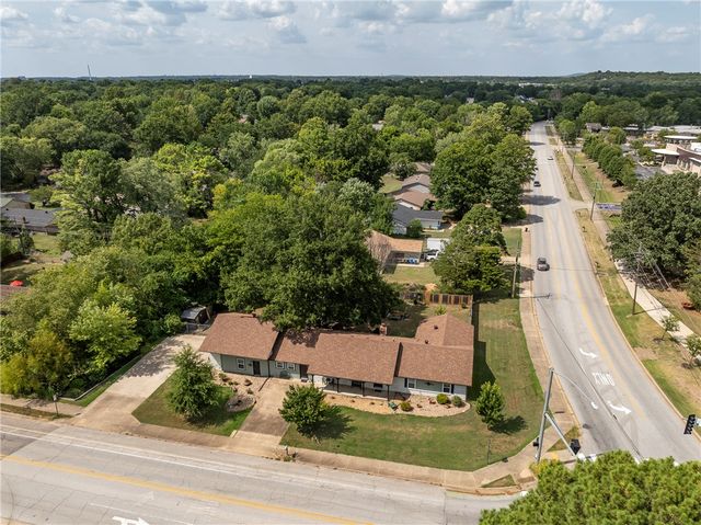 1848 Rolling Hills Drive, Fayetteville, AR 72703
