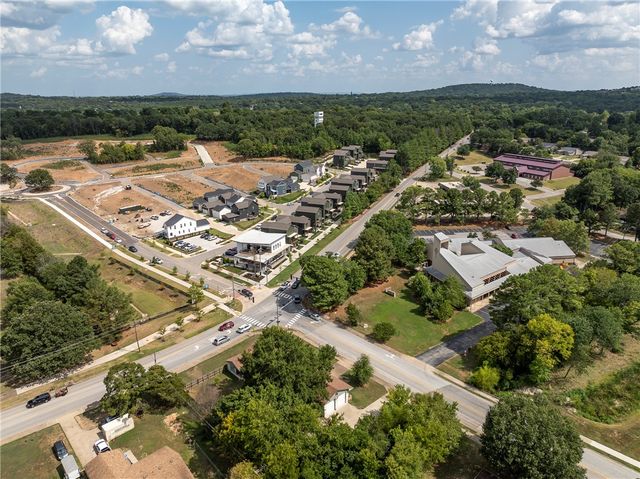 1848 Rolling Hills Drive, Fayetteville, AR 72703