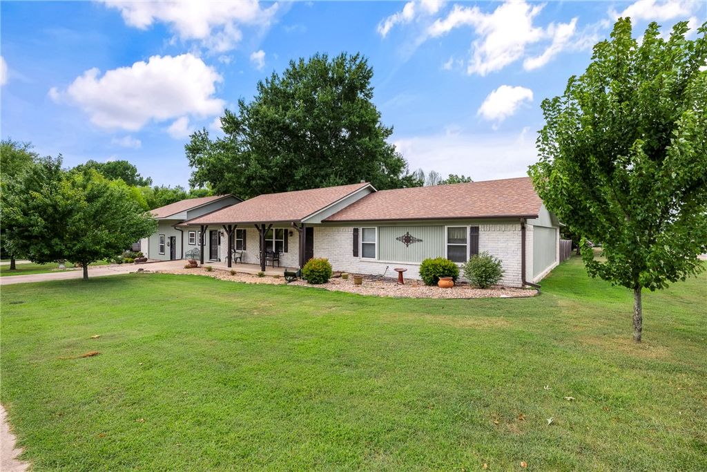 1848 Rolling Hills Drive, Fayetteville, AR 72703