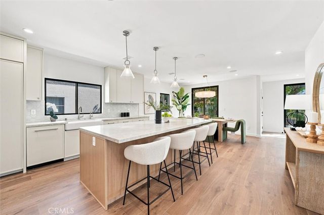 9127 Hargis, Los Angeles, CA 90034