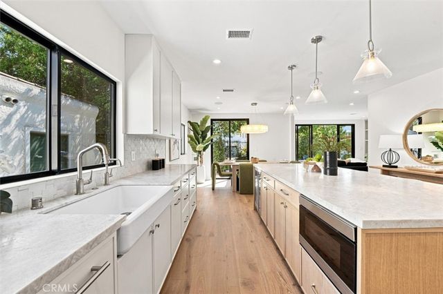 9127 Hargis, Los Angeles, CA 90034