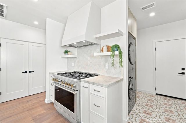 9127 Hargis, Los Angeles, CA 90034