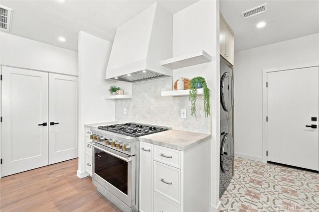 9127 Hargis, Los Angeles, CA 90034