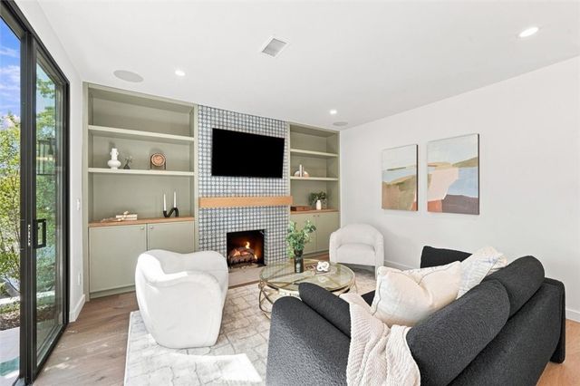 9127 Hargis, Los Angeles, CA 90034