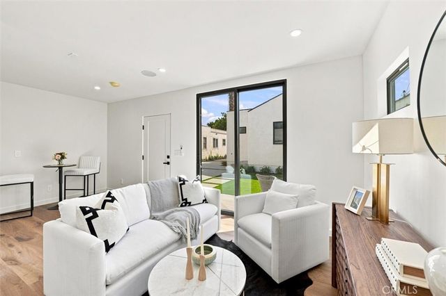 9127 Hargis, Los Angeles, CA 90034