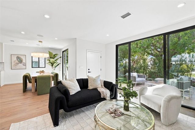 9127 Hargis, Los Angeles, CA 90034