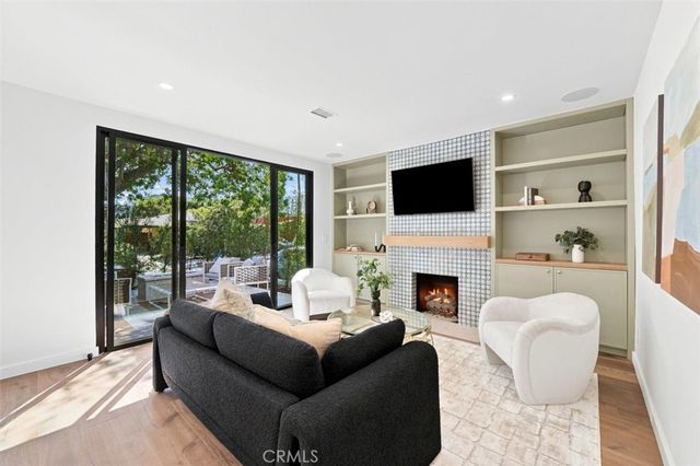 9127 Hargis, Los Angeles, CA 90034
