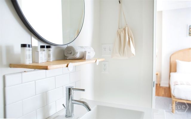 1 E Gordon Street 6, Savannah, GA 31401