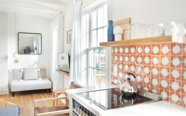 1 E Gordon Street 6, Savannah, GA 31401