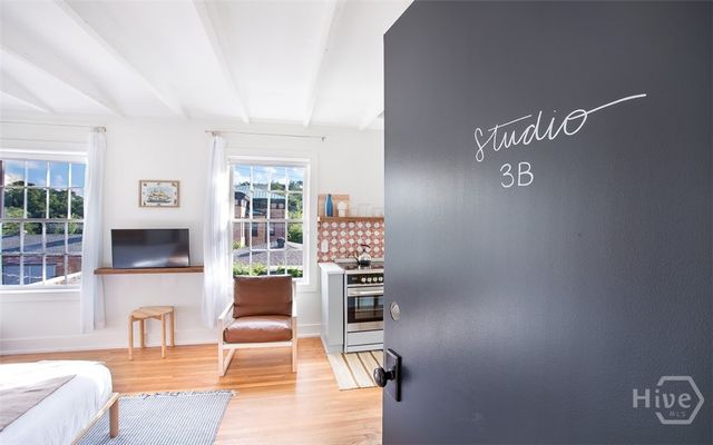 1 E Gordon Street 6, Savannah, GA 31401