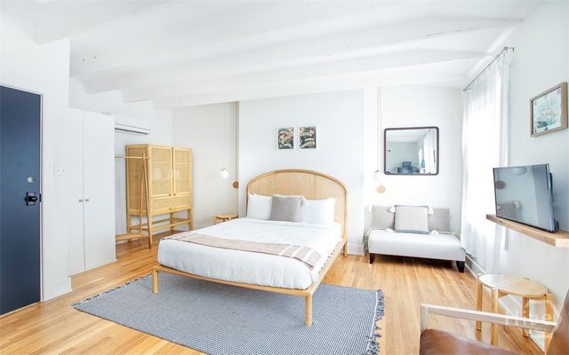 1 E Gordon Street 6, Savannah, GA 31401