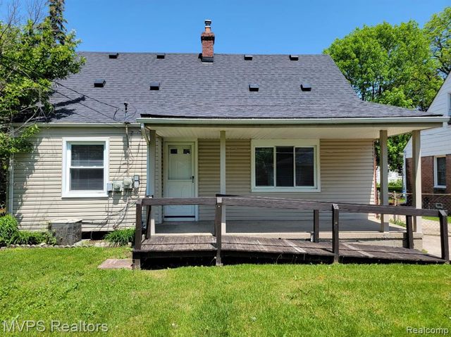 20220 Lancaster Street, Harper Woods, MI 48225